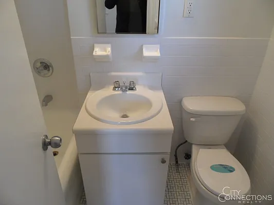 Rented by City Connections Realty | media 20