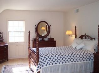 10105 N Range Line Rd, Mequon, WI 53092