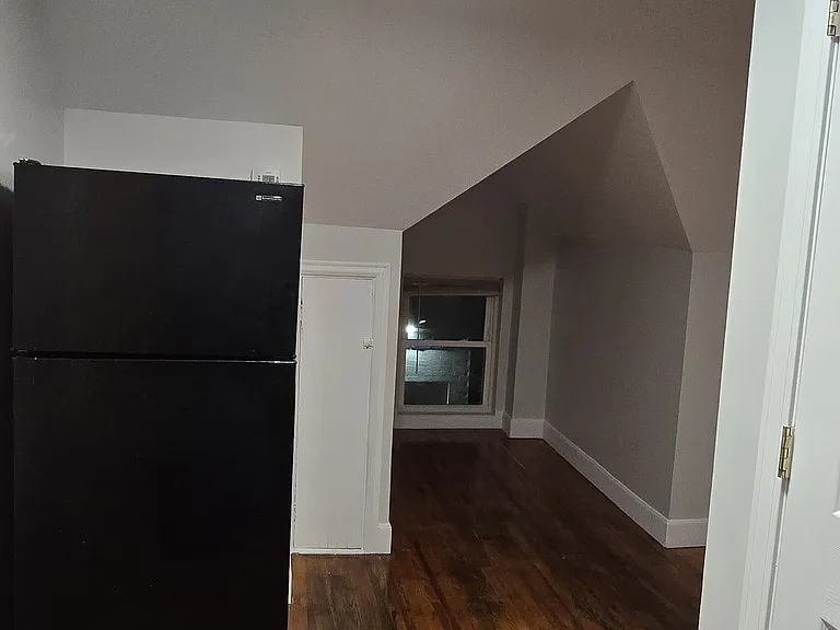 131-133 Morris Ave #3 — Photo 4