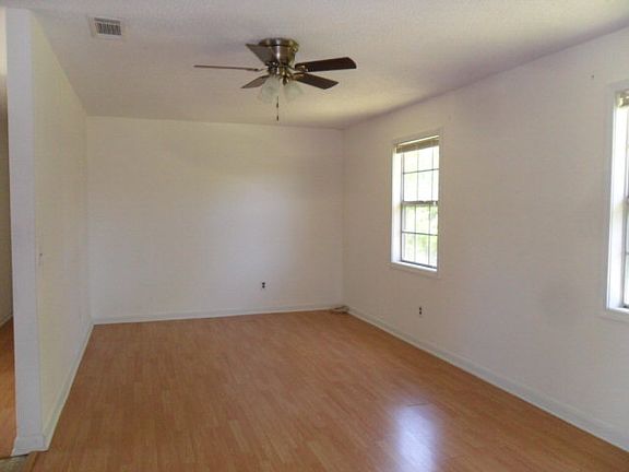3rd image of 702 Moorehouse Dr