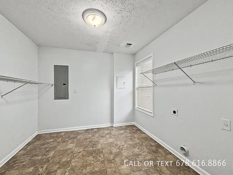 560 Lee Byrd Rd #B — Photo 14