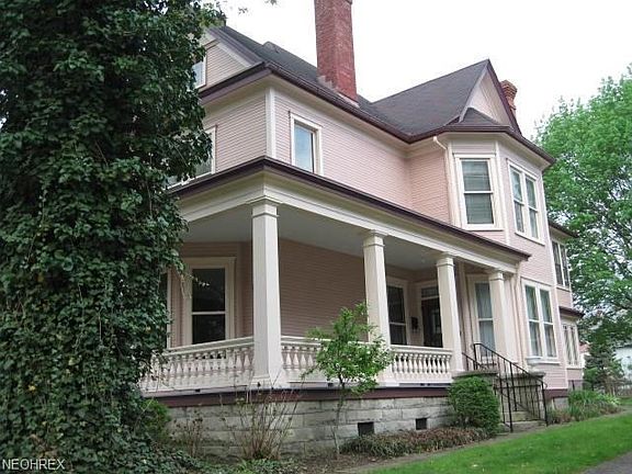 3rd image of 205 Washington St