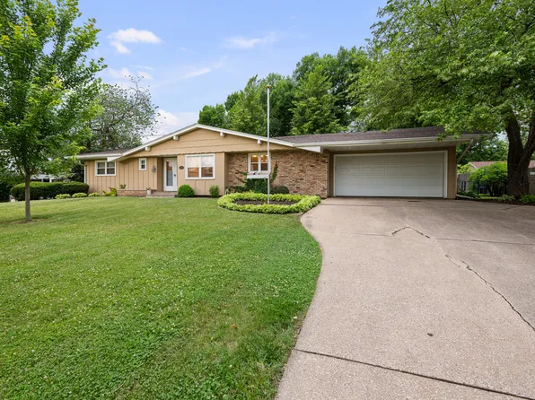 4326 El Rancho Dr, Davenport, IA 52806