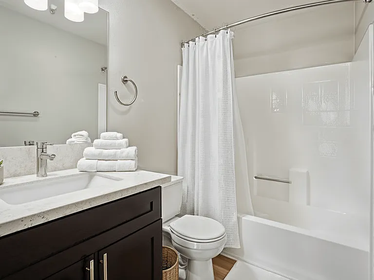 Chadron Apts — Photo 6