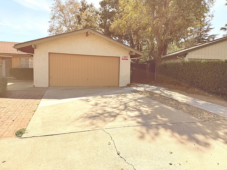 1561 Royal Way — Photo 13