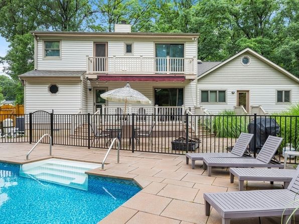 109 Woodmoor Rd