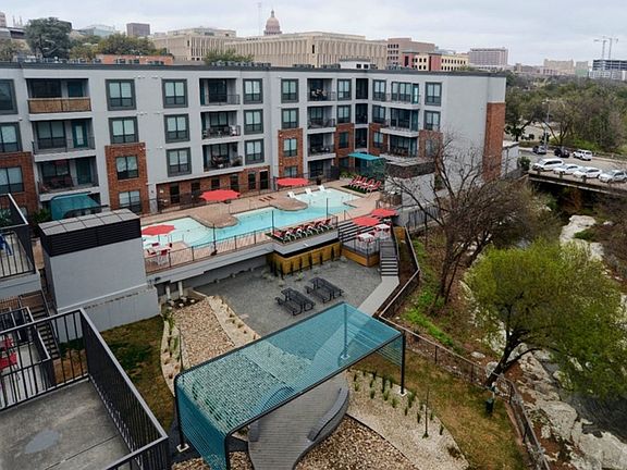 3rd image of 901 Red River St APT 1413