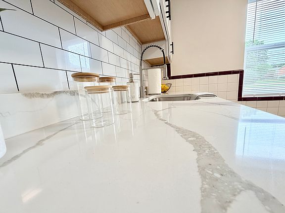 3rd image of 7176 Jamieson Ave #1W