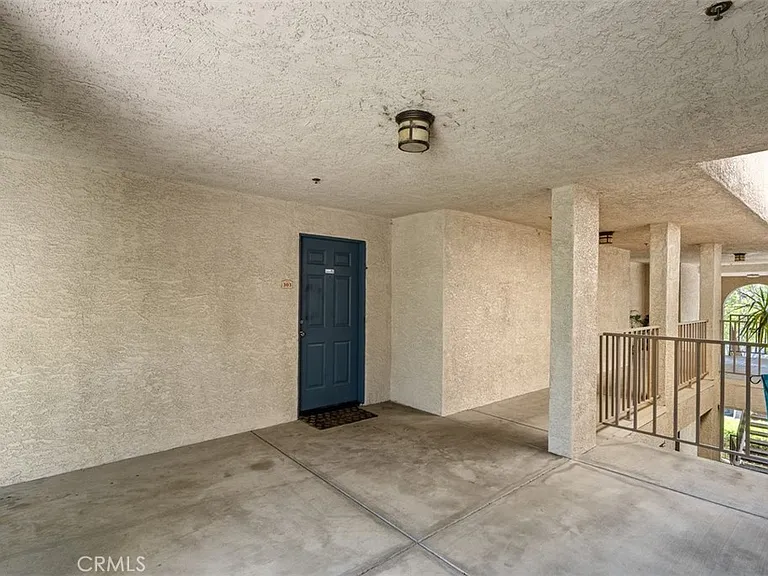 1035 La Terraza Cir #303 — Photo 4