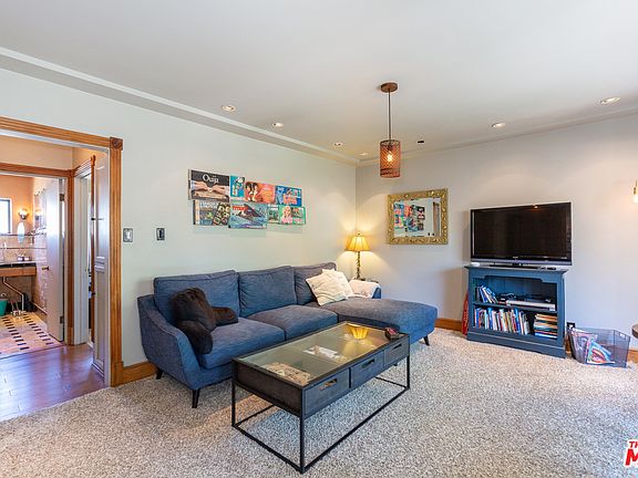 3rd image of 1318 N Crescent Heights Blvd APT 208