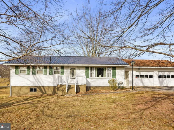 71 Strawberry Hill Dr, Paw Paw, WV 25434