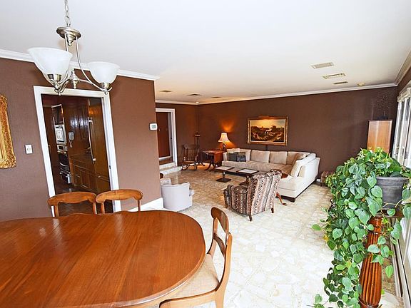 5th image of 3211 Blossom Ln