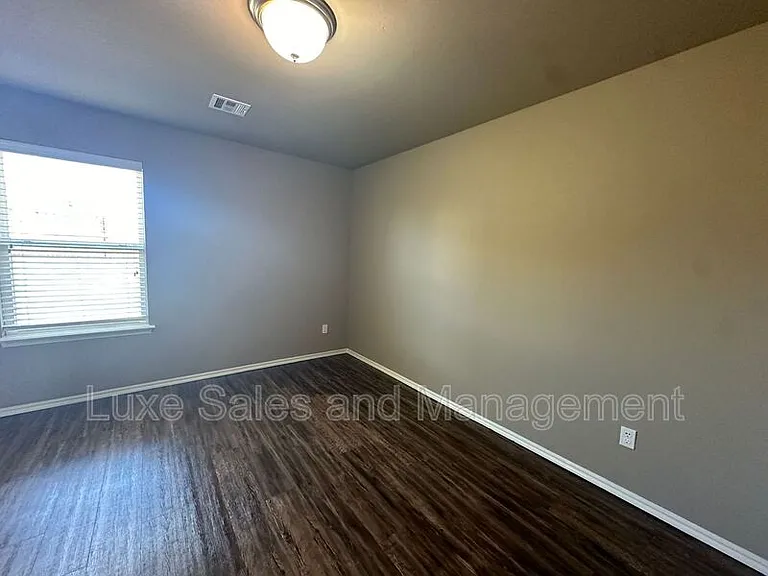 8517 SW 50th St — Photo 17