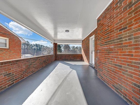 5th image of 1631 Eanes Rd