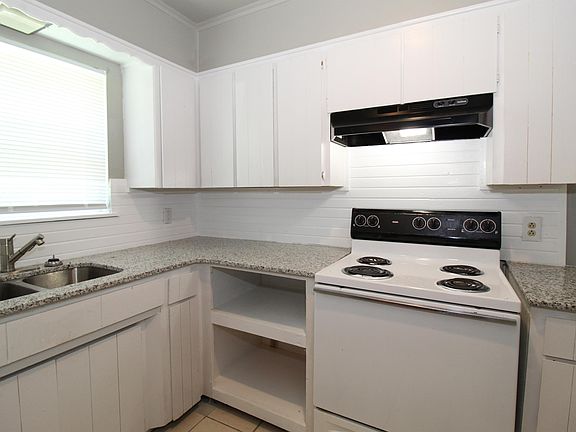 5th image of 1303 Mulberry St