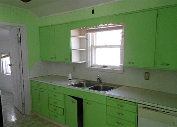 4th image of 309 W 2nd St