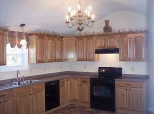 58 Maple St, Easthampton, MA 01027