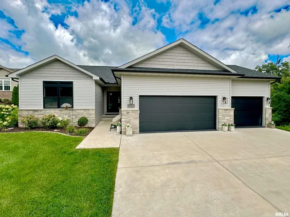 6120 N Lauren Ln, Peoria, IL 61614