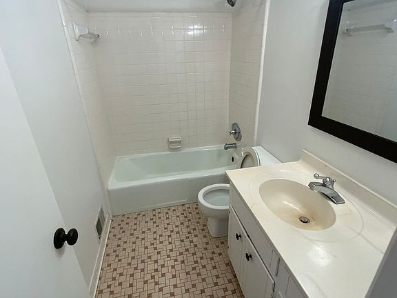 5th image of 3925 Mountain View Rd APT F4