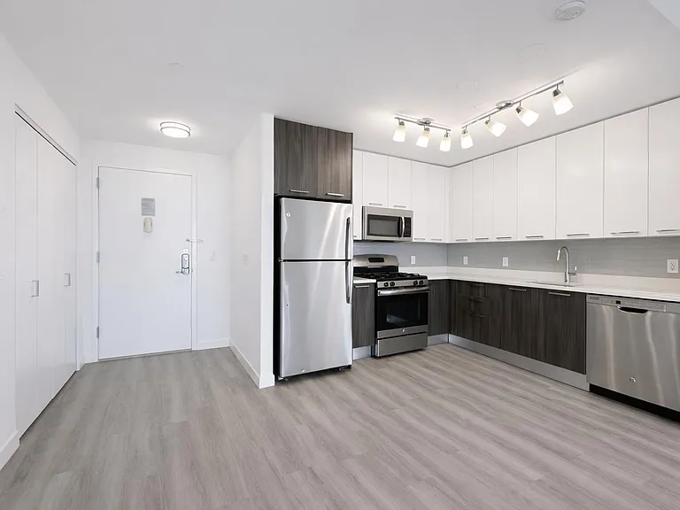 1524 Sheepshead Bay Rd #7G — Photo 10