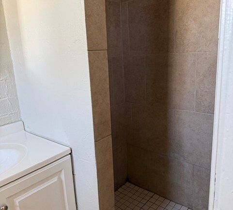 2nd image of 102 W Ohio St #2