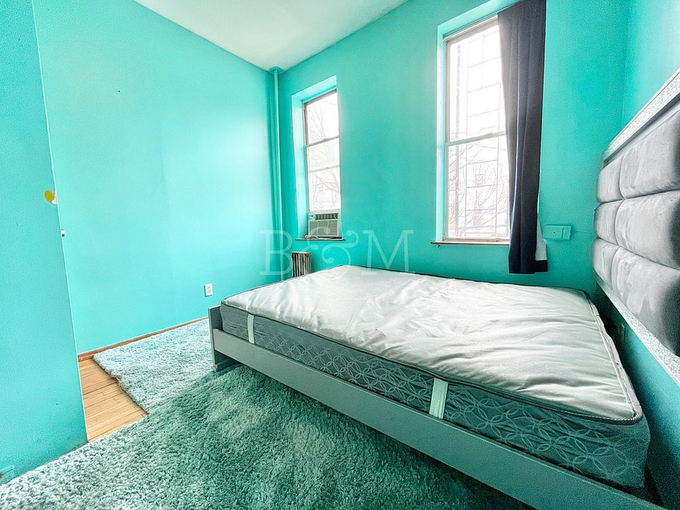 2nd image of 144 Wyckoff Ave #1B