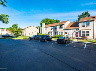 10 Alameda Ct, Eatontown, NJ 07724