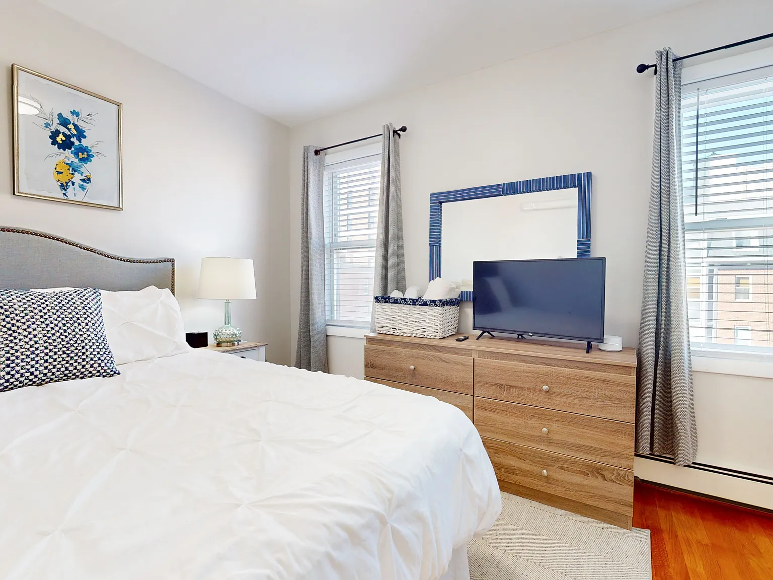 2 bed, 1.0 bath, 900 sqft, $5,000 — Photo 3