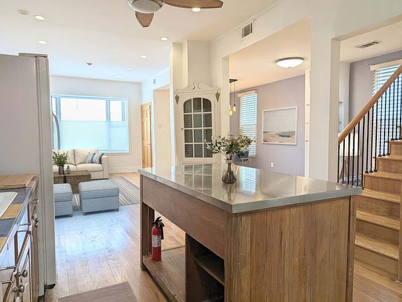 3rd image of 3423 W Dickens Ave
