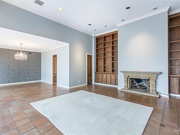 3rd image of 32 Villas Jardin Dr