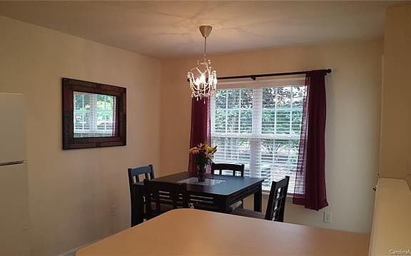 3rd image of 11185 Saintsbury Pl