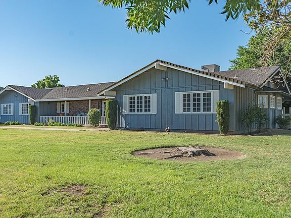 3rd image of 5847 E Yosemite Ave