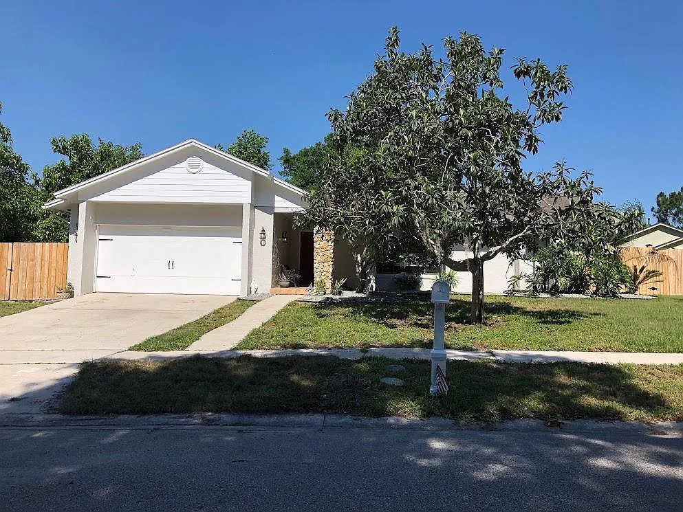 5 bed, 1958 sqft, $2,985 — Photo 1