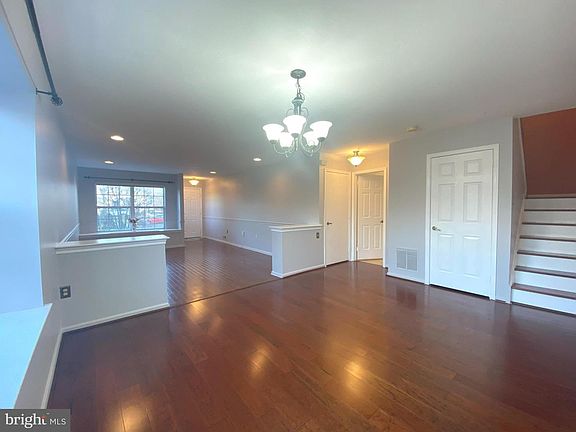 4th image of 212 Mulberry Pl