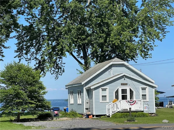 8884 Beach Rd, Brewerton, NY 13029