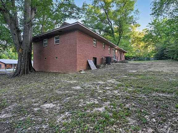5th image of 3710 Hermitage Dr
