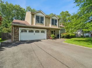 185 River Bend Rd, Berkeley Heights, NJ 07922