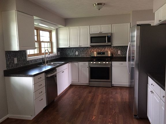 3rd image of 978 Country Aire Dr
