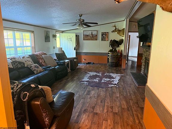 3rd image of 165 Everson Ln