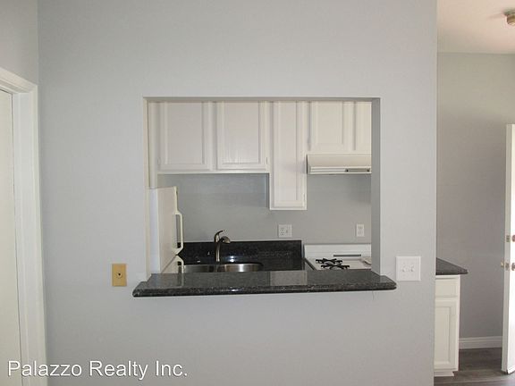 4th image of 1615 E Broadway APT B
