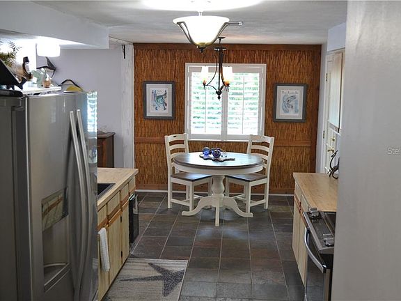 5th image of 1647 Castlewood Ln