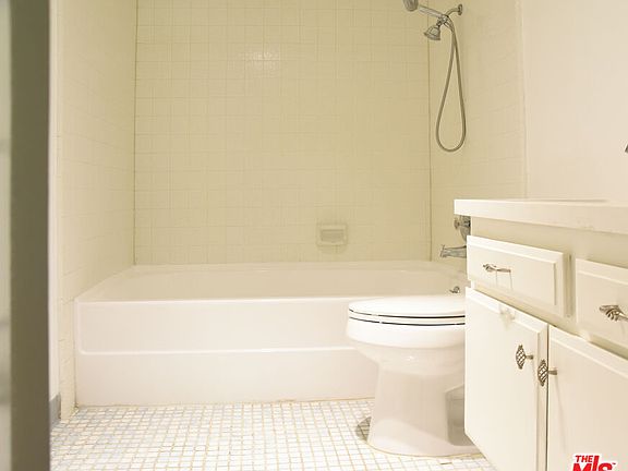 3rd image of 2700 Cahuenga Blvd E APT 2207