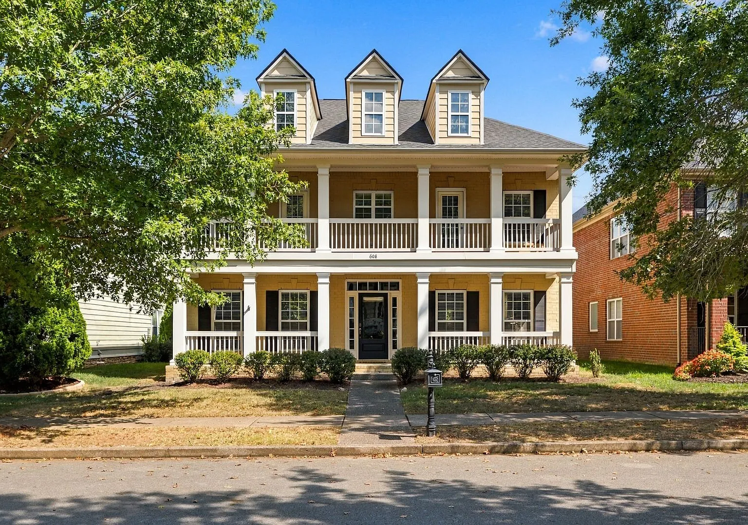 Beautiful 5-Bedroom Home in The Meade of Avalon — Photo 1