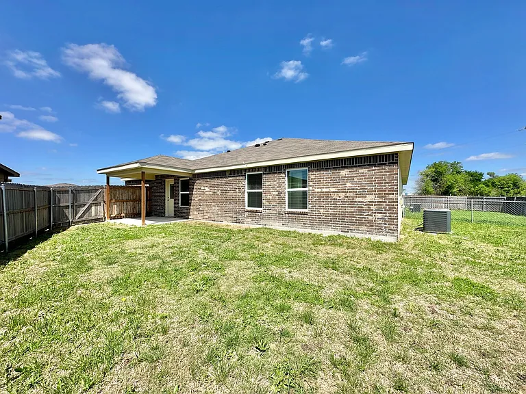 3323 Stonewall Dr — Photo 33