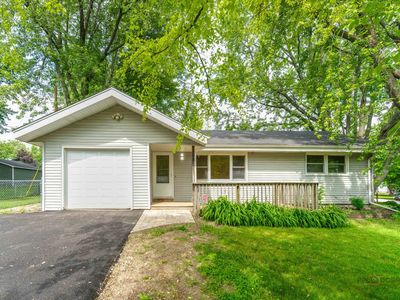 200 S Beck Rd, Lindenhurst, IL, 60046
