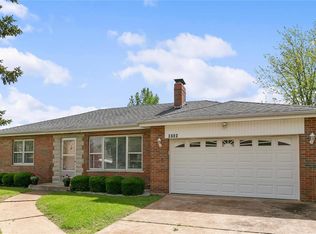 9738 Grantview Dr, Saint Louis, MO 63123