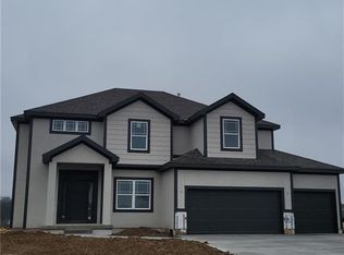 9002 N Poplar Ave, Kansas City, MO 64156