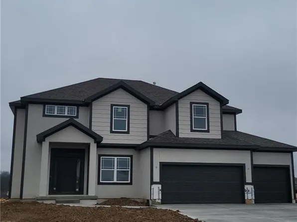 9002 N Poplar Ave, Kansas City, MO 64156