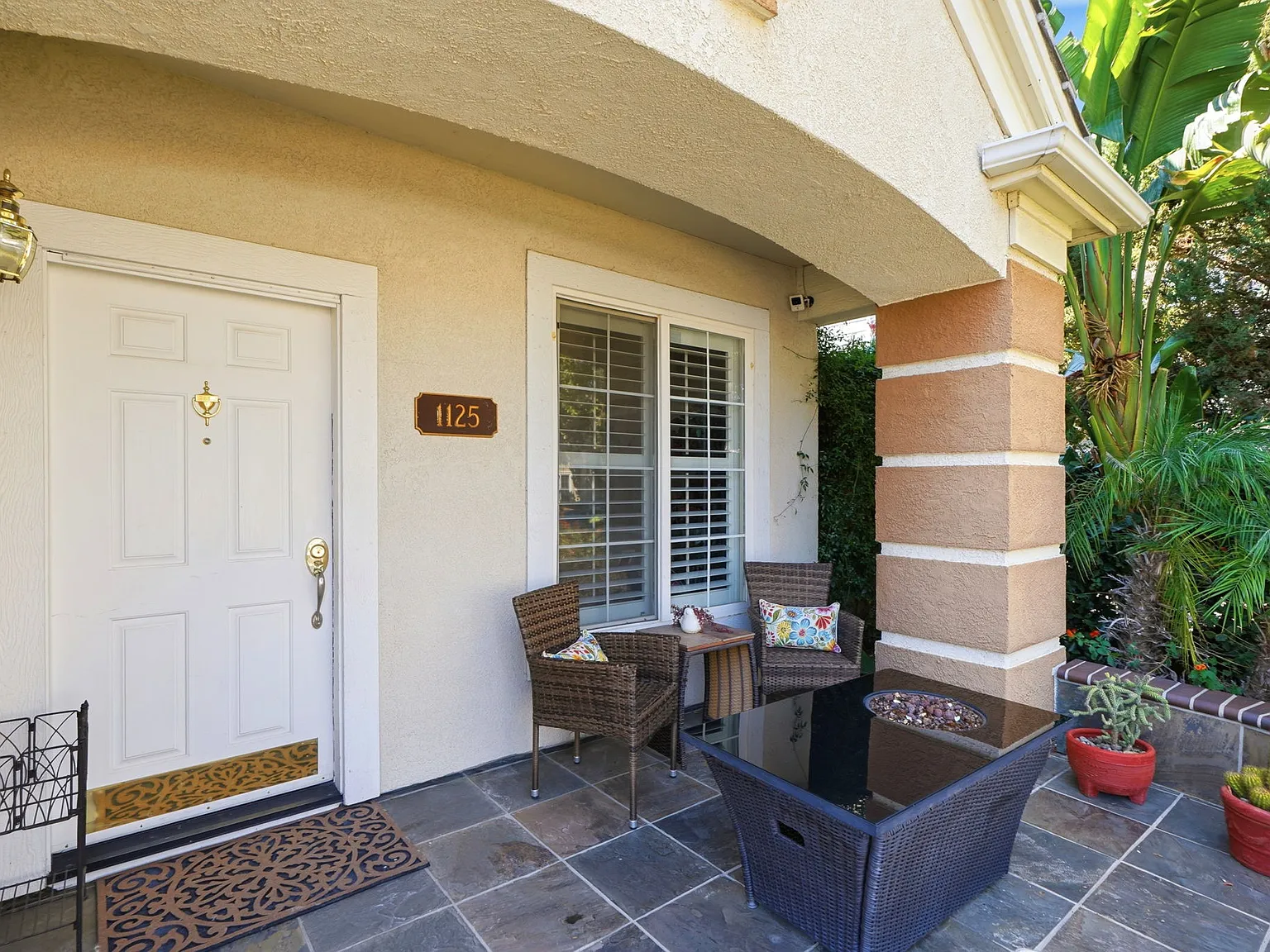 5 bed, 2.5 bath, 2250 sqft, $4,000 — Photo 3