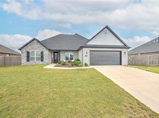 1000 Lakeview Dr, Centerton, AR 72719